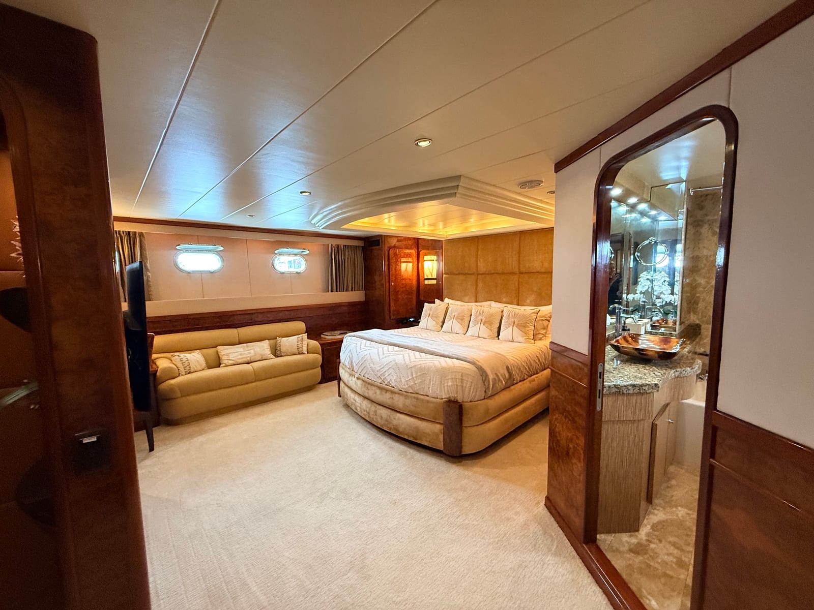master cabin on Marbella yacht Montefino 108' yacht