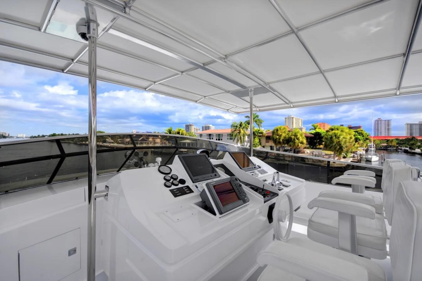 Marbella yacht bridge deck flybridge upper helm